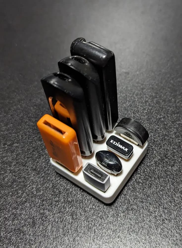 Gridfinity USB-A Holder by Jakokln