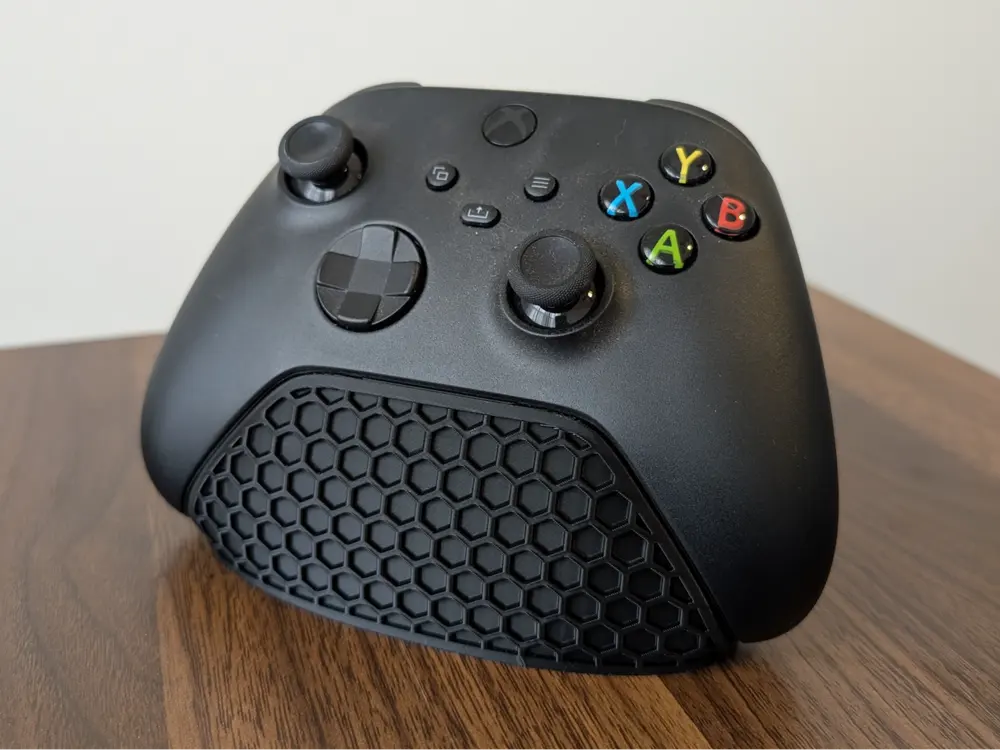 Honeycomb Xbox Controller Stand by Guillaume