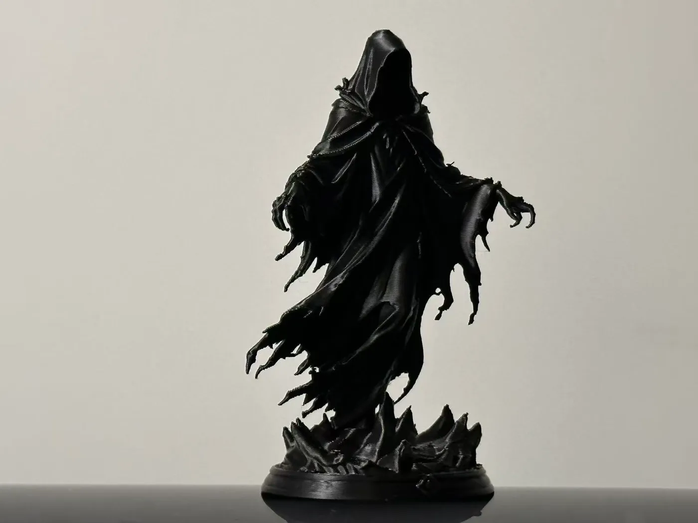 Hooded Wraith Figure by 蓝三一