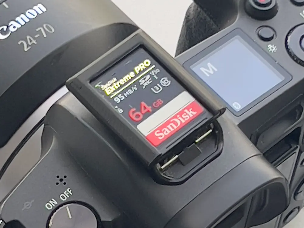 Hotshoe SD Card Integrated Holder by JoeYuan2002