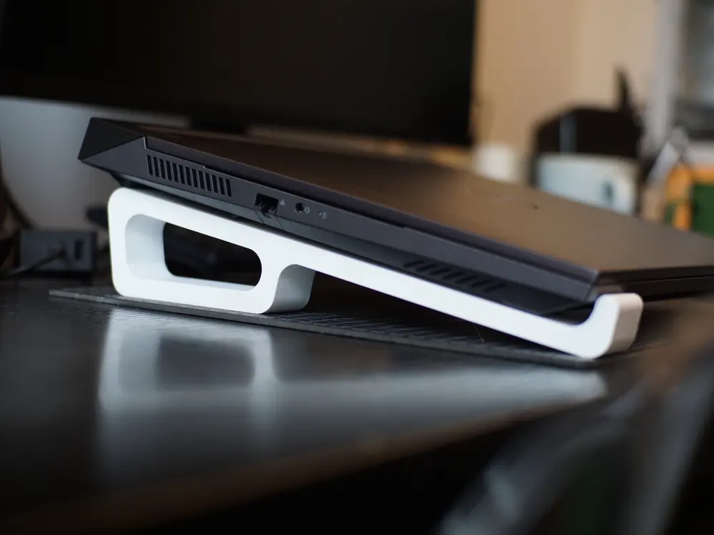 Laptop Stand by Siegroto