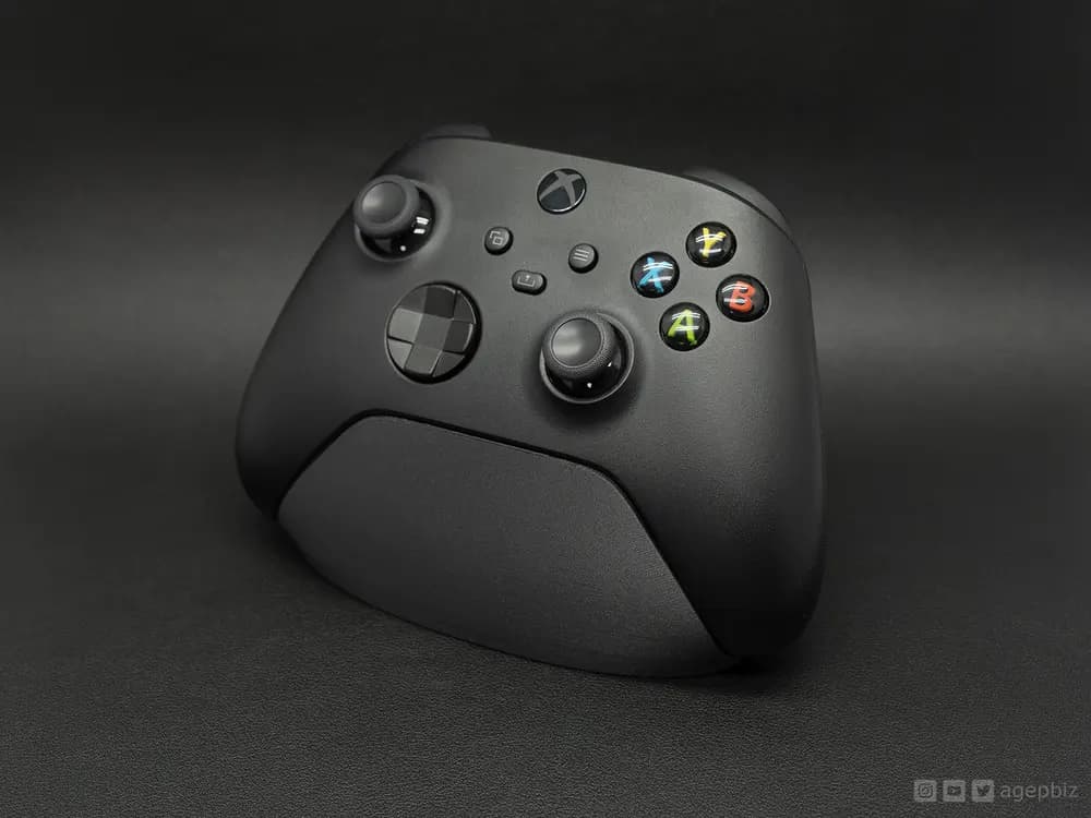 Minimalistic Xbox Controller Stand by agepbiz