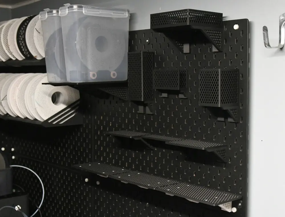 Modular and Customizable Shelf for IKEA Skadis by historicc