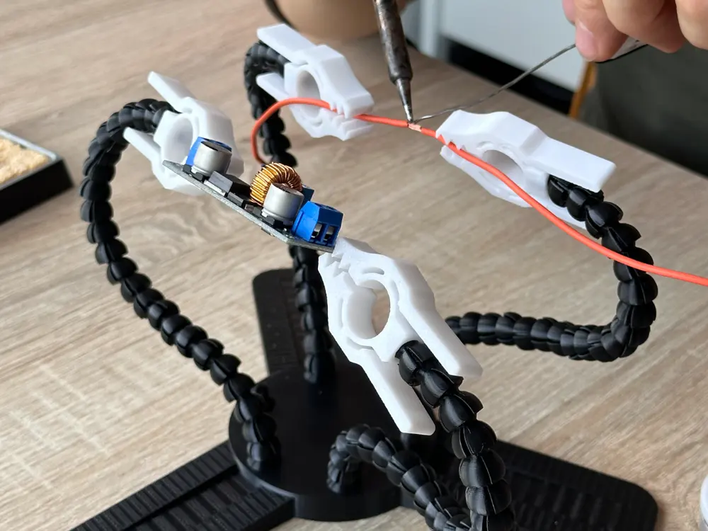 Soldering Helping Hands by 3Dcrabi
