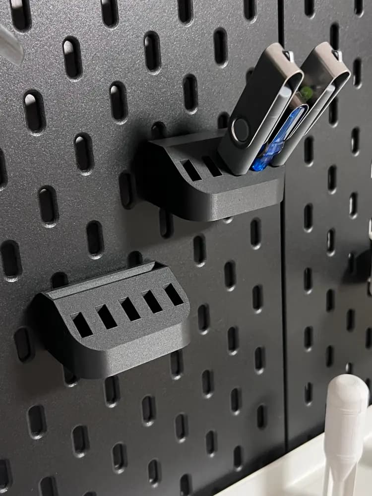 USB Holder Skadis by Makerrr