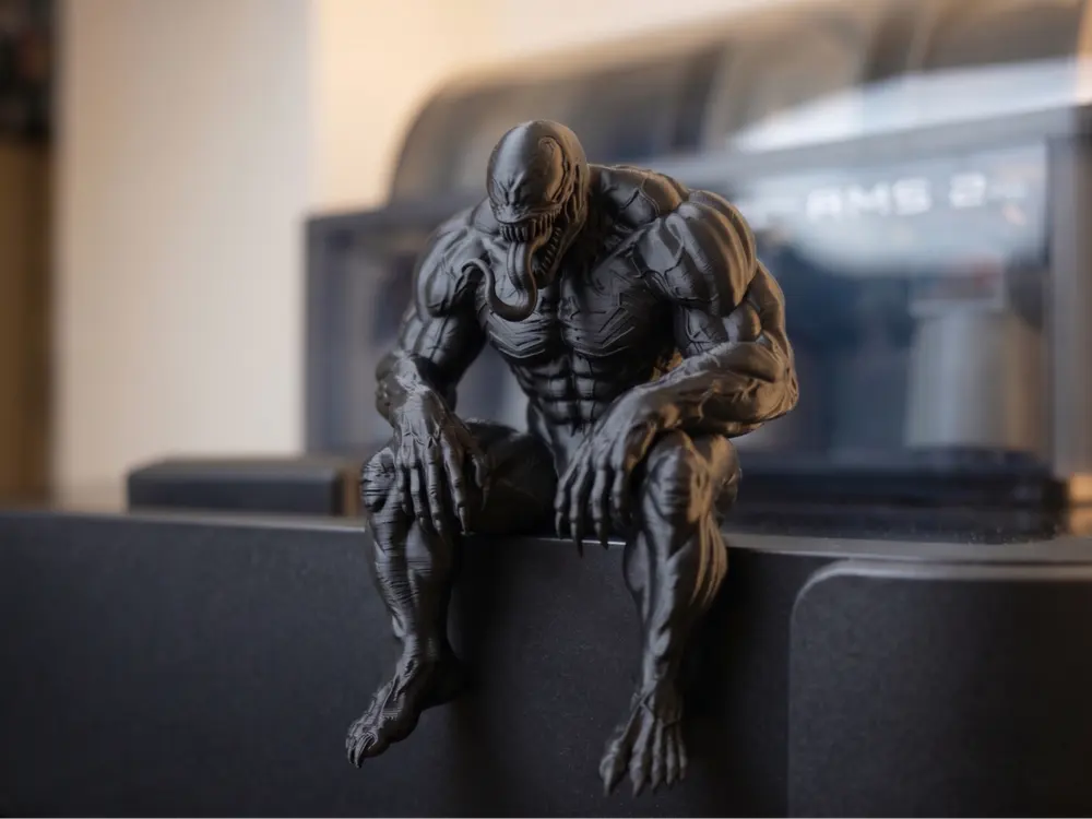 Venom Monitor Buddy Desk Sitter by Lynns