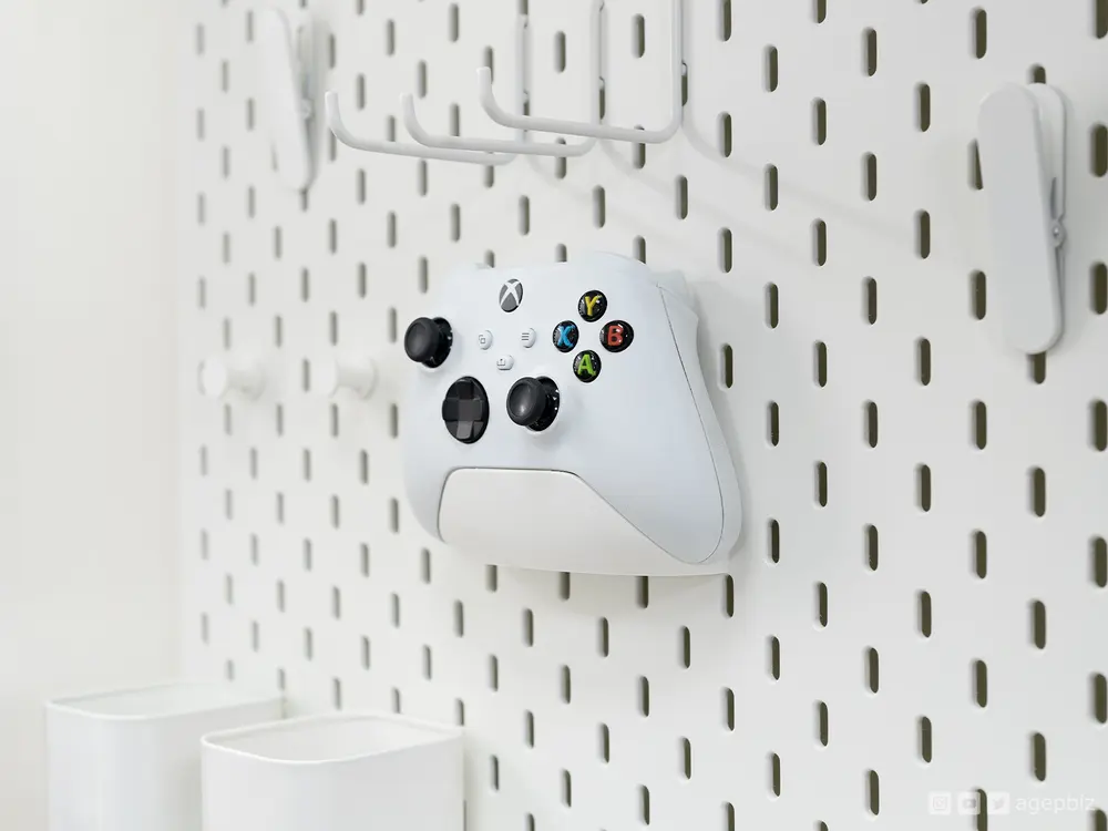 Xbox Controller Stand for IKEA Skadis Pegboard by agepbiz